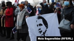 Прихильники Михеїла Саакашвілі на акції із нагоди 20-ліття «революції троянд». Тбілісі, листопад 2023 року