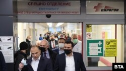 Буяр Османи и Зоран Заев на излизане от "Пирогов".