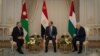 S leva na desno: Kralj Abdulah II, egipatski predsednik Abdel Fatah al-Sisi i njegov palestinski kolega Mahmud Abas tokom trilateralnog samita u El Alemeinu na severnoj obali Egipta, 14. avgust 2023. 