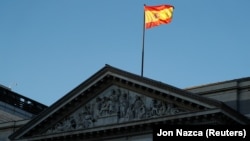 Zastava Španije na zgradi parlamenta te zemlje, Madrid, 8. novembra 2019.