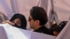 عمران خان او د هغه مېرمن بشرا بي بي عدالت ته د وړاندې کېدو پر مهال - پخوانی انځور