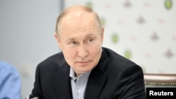 Президентът на Русия Владимир Путин на посещение във военна болница в Москва, 1 януари 2024 г.