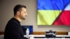 Президент України Володимир Зеленський під час відеорозмови з Анджеєм Дудою, в якій він привітав Польщу з Днем незалежності. Київ, 11 листопада 2023 року 