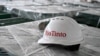 Zaštitni šlem sa logom "Rio Tinto" u skladištu kompanije Rio Tinto u Loznici na zapadu Srbije 5. aprila 2024.