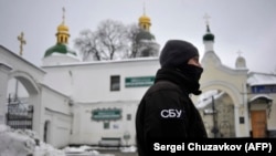 Співробітник СБУ в Києво-Печерській лаврі, фото ілюстративне