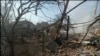 Echipele de intervenție lucrează la locul unui atac cu rachete rusești la Hmelnîțkîi, vestul Ucrainei, pe 21 martie. Autoritățile locale&nbsp;&nbsp;<strong><a href="https://www.radiosvoboda.org/a/news-khmelnytskyi-zahybla-poraneni/32872589.html" target="_blank">au relatat</a></strong>&nbsp; că o persoană a fost ucisă și mai multe rănite.