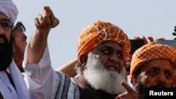 مولانا فضل الرحمان په۲۰۲۰ز کال د پی ډي اېم تر جوړیدو وروسته د هغې ایتلاف مشر دی ـ پخوانی انځور.