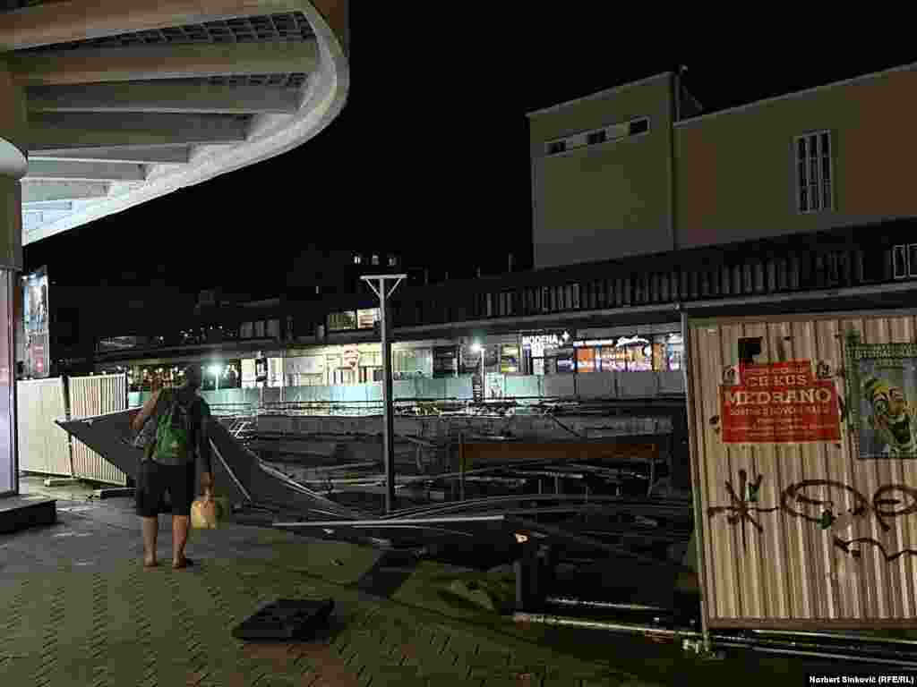 U Novom Sadu oluja je nanijela štetu na više od 300 lokacija u gradu, a dvoje ljudi je povrijeđeno, piše Beta. Na slici je Novi Sad, Srbija, 19. juli 2023. 