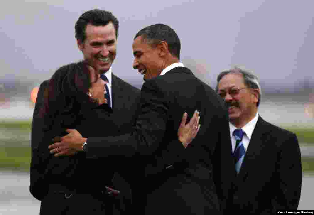 2011-жылдын 17-февралы. АКШнын ошол кездеги президенти Барак Обама (ортодо) Калифорниянын вице-губернатору Гэвин Ньюсом (солдон экинчи) жана Сан-Франциско шаарынын мэри, Калифорниянын башкы прокурору Эдвин Ли (оңдо) менен. Харрис карьерасын Сан-Францисконун округдук прокурору болуп иштөөдөн баштаган. Бул кызматты 2004-жылдан 2011-жылга чейин аткарып, Калифорниянын башкы прокурору болуп дайындалган. 