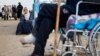 Palestinski pacijenti evakuisani iz bolnice Nasser u Khan Younisu zbog izraelske kopnene operacije, usred tekućeg sukoba između Izraela i Hamasa, u južnom Pojasu Gaze, 15. februara 2024. 