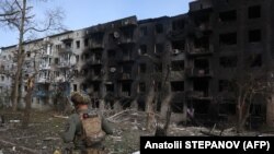 Ucraina se apropie de dezastru în lipsa ajutorului masiv de la aliați, avertizează tot mai mulți experți internaționali. Foto: 15 aprilie 2024, satul Ocheretin, lângă Avdiivka, în regiunea ucraineană Donețk.