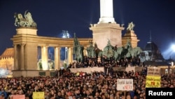 Протестиращи в центъра на Будапеща, 16 февруари 2024 г.