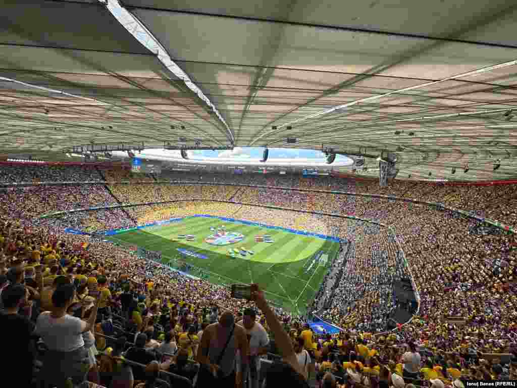 Pe arena Allianz Arena din Munchen au fost zeci de mii de români care au asistat la primul meci al echipei naționale a României. 