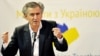 Французький філософ, письменник Бернар-Анрі Леві під час виступу з лекцією перед студентами та викладачами Києво-Могилянської академій. Київ, 16 травня 2014 року