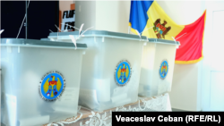 დალუქული საარჩევნო ყუთები მოლდოვის ერთ-ერთ საარჩევნო უბანზე. 2023 წლის 5 ნოემბერი