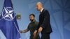 Генеральний секретар НАТО Єнс Столтенберґ та президент України Володимир Зеленський у Вільнюсі, 12 липня 2023 року