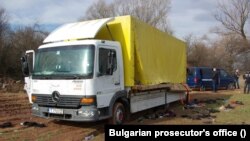 Хората са блъскали в продължение на часове преди шофьорите да спрат камиона.