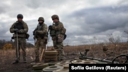 Співробітники спеціального підрозділу розмінування (фото ілюстративне)