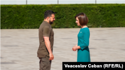 ვოლოდიმირ ზელენსკი, უკრაინის პრეზიდენტი და მაია სანდუ, მოლდოვის პრეზიდენტი კიშინიოვში, ევროპული პოლიტიკური გაერთიანების სამიტზე