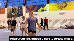 Lotul olimpic de gimnastică se pregătește pentru participarea la Jocurile Olimpice de la Paris atât în țară, la Izvorani, București, Deva și Constanța, cât și în străinătate.