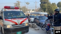 په پاکستان کې په ټرافیکي پېښو کې هر کال ګڼو کسانو ته مرګژوبله اوړي ـ پخوانی انځور.