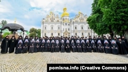 Учасники Синоду єпископів Православної церкви України, на якому проголосували за перехід ПЦУ на новоюліанський календар, Київ, 24 травня 2023 року