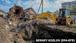 Наслідки російського удару по селищу Золочів на Харківщині, архівне фото 