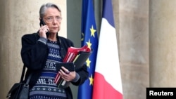 Francuska premijerka Elisabeth Borne napušta Elizejsku palaču nakon sjednice vlade u Parizu, Francuska, 12. decembra 2023.
