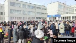 Coadă la vot, la Toliatti (oraș din vestul Rusiei), la ora 12:00 ora locală - 17 martie 2024, alegeri prezidențiale în Rusia. 
