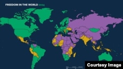 Freedom House уюмунун быйылкы баяндамасы. Жашыл түс менен "эркин", ал эми кызгылт көк менен "эркин эмес" өлкөлөр белгиленген.