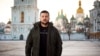 În ton cu promisiunea combaterii corupției, președintele Zelenski și-a publicat declarația de avere. În 2022 a avut tot șapte apartamente și două vehicule, ca în 2021, dar mai puțini bani, scrie news.ro.