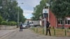 Kosovska policija okružila trakom objekat na severu zemlje, tokom akcije zatvaranja srpskih paralelnih opština, 30. avgusta 2024.