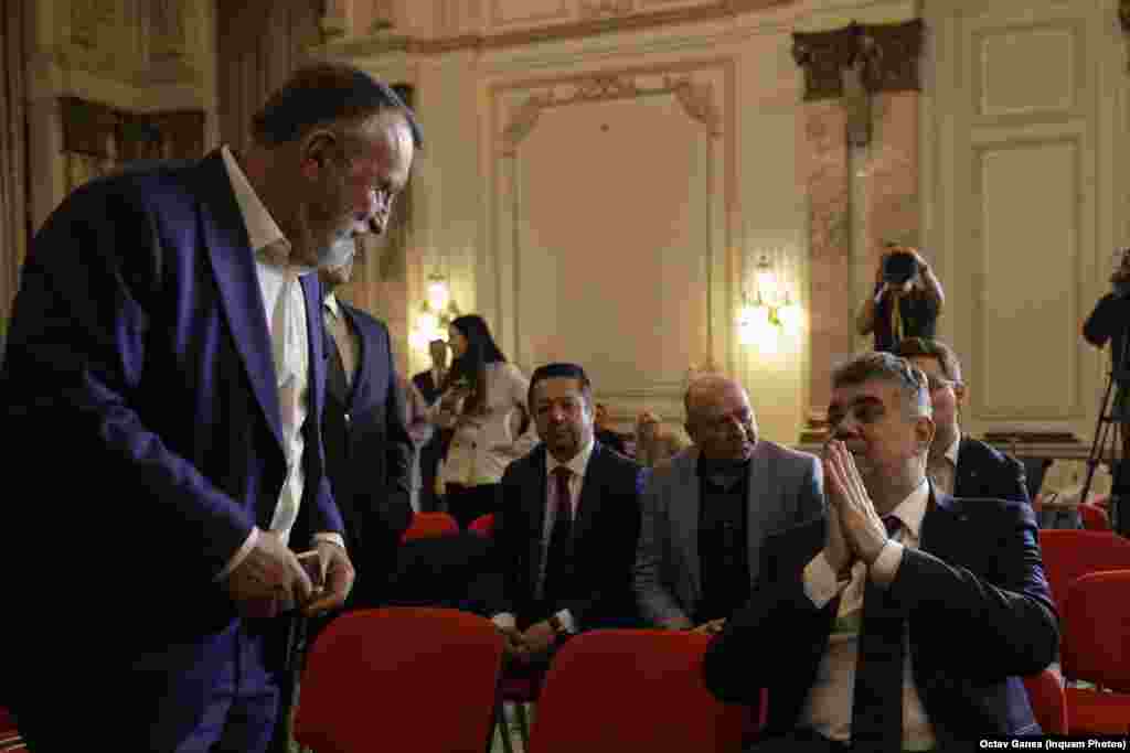 Secretarul general al social-democraților, Paul Stănescu (stânga) și premierul PSD Marcel Ciolacu (dreapta). Paul Stănescu a ținut titlurile zilei după ce ministrul PSD al Agriculturii, Florin Barbu, l-a demis pe șeful APIA, agenția de plăți în agricultură. Ionuț Lupu a blocat subvenția pentru stuful familiei lui Paul Stănescu.