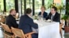 Premijer Kosova Aljbin Kurti tokom sastanka sa predsednikom Demokratske partije Kosova Memlijem Krasnićijem, kao i šefovima poslaničkih grupa stranaka, 13. maja u Prištini.