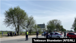 Дмитриевка айылындагы милиция кызматкерлери. 