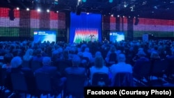În timpul discursului despre pace în Ucraina al ministrului maghiar de externe Péter Szijjártó, pe ecrane a fost proiectată harta actuală a Ungariei suprapusă peste harta Ungariei Mari, care alipește regiuni din România și Ucraina la Ungaria.