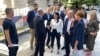Opozicija koja organizuje proteste protiv nasilja podnela zahtev za vanredne izbore ispred zgrade Predsedništva Srbije,11. septembra 2023.
​