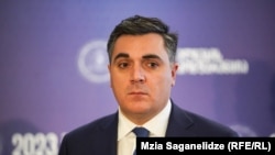 ილია დარჩიაშვილმა ჟურნალისტებს კომენტარი მისცა თბილისის აეროპორტში, სადაც ნატოს გენერალურ მდივანს დახვდა.