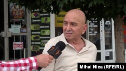 Constantin Ulmeanu, pensionar din Buzău, este în general mulțumit de cum arată zona centrală a orașului dar spune că mai este mult de lucru în cartiere.