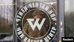 Зокрема, маються на увазі і найманці з ПВК «Вагнер», яких підозрюють у скоєнні численних воєнних злочинів