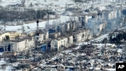 Бахмут, поблизу якого тривають запеклі бої, лютий 2023 року