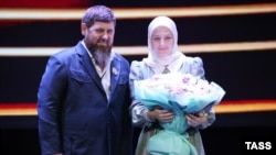 Чеченският лидер с дъщеря си Хадижат