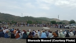 په خیبر پښتونخوا او قبایلي ضلعو کې خلک د ستونزو د هوارۍ لپاره جرګې کوي ـ پخوانی انځور.