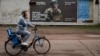 Poster koji poziva na prijavljivanje u vojsku u regionu Dnjipropetrovsk u Ukrajini, 14. juni 2023.
