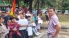 Валентин Димитров е кметът на Генерал Тошево. Той разговаря с хората, събрали се в негова защита. 