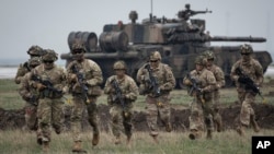 Солдати 101-ої повітряно-десантної дивізії США беруть участь у навчаннях НАТО біля чорноморського порту Констанца. Румунія, 31 березня 2023 року