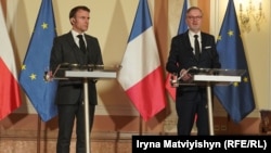 Еммануель Макрон (ліворуч) та Петр Фіала, Прага, 5 березня 2024 року