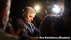 Lider stranke SMER-SSD Robert Fico ispred sedišta svoje stranke na dan prevremenih parlamentarnih izbora u Bratislavi, Slovačka, 30. septembra 2023.