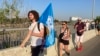 Aktivisti pešače iz Beograda ka Loznici na zapadu Srbije, kako bi prisustvovali protestu protiv kompanije Rio Tinto i iskopavanja litijuma, 25. jun 2024. 