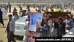 د مارچ پر ۲۴مه د پوهاند تڼیوال په جنازه کې ګڼو خلکو ګډون وکړ. 